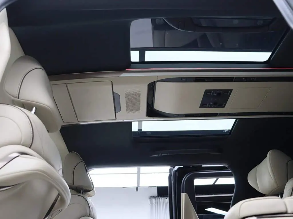 Toyota Alphard 2023 — Photo 7/20