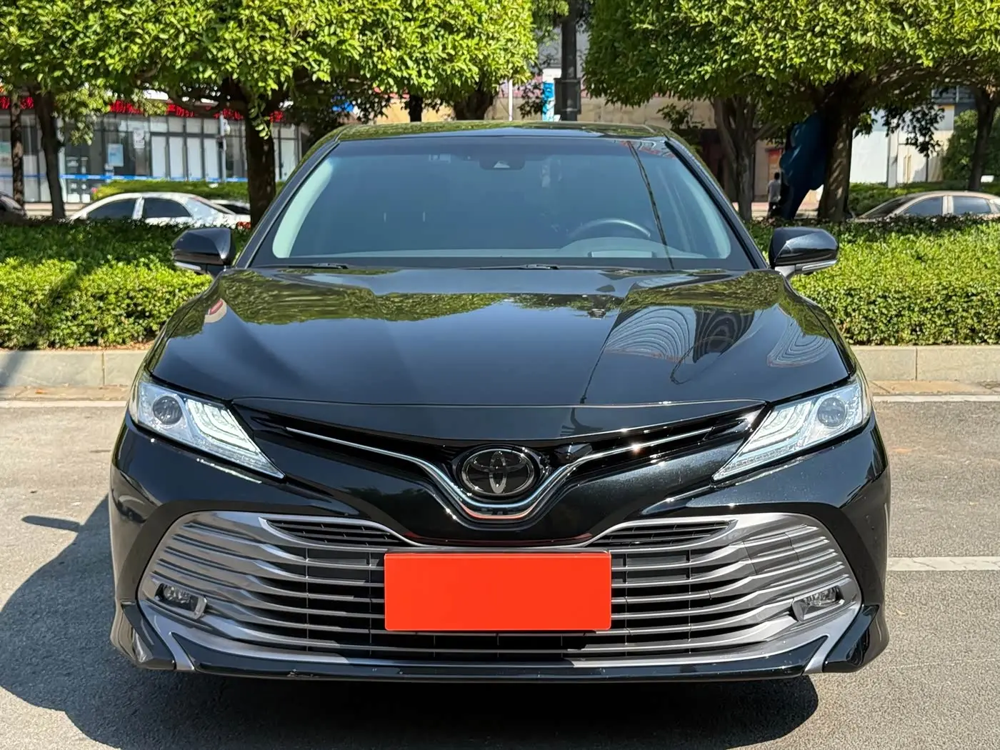 Toyota Camry 2019 — Фото 2/20
