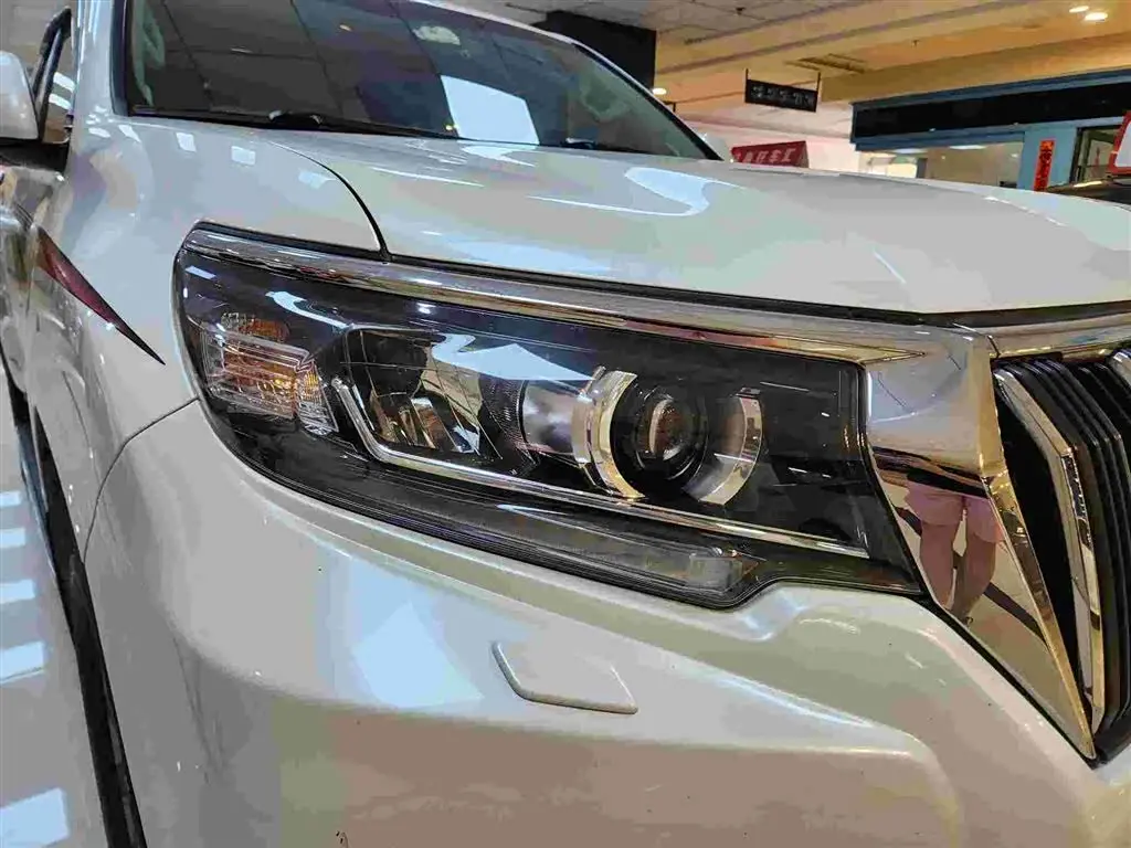 Toyota Prado 2018 — Photo 12/20