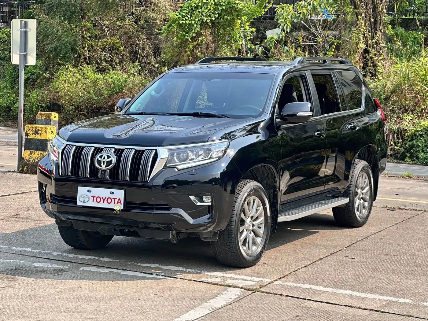Toyota Prado 2018 — Photo 1/20