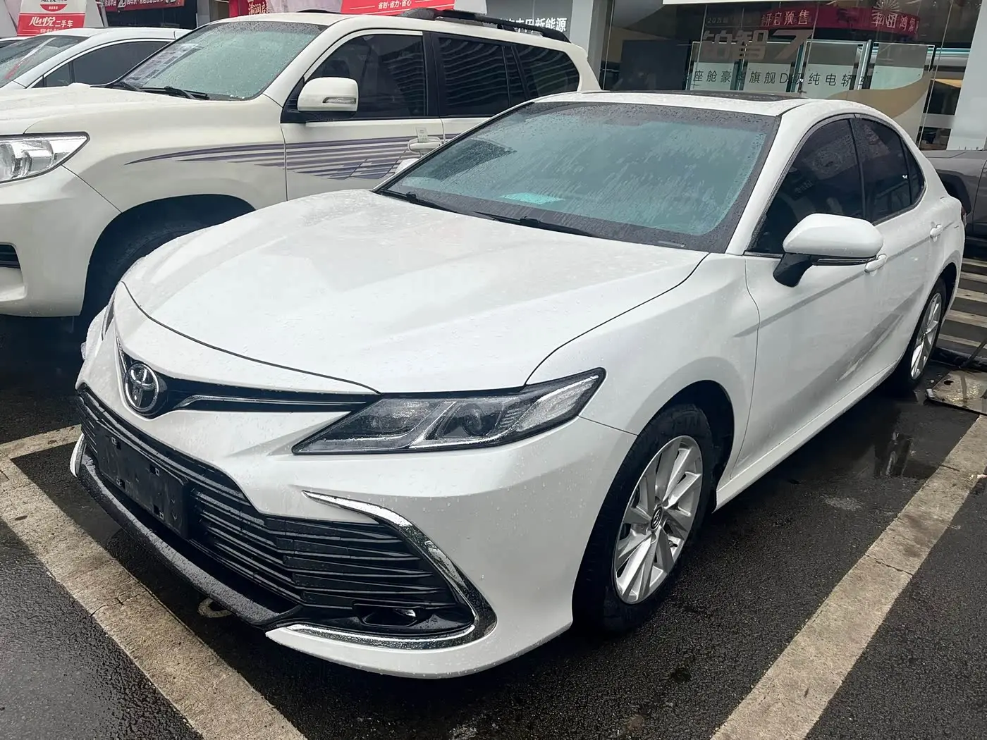 Toyota Camry 2023 — Фото 1/12
