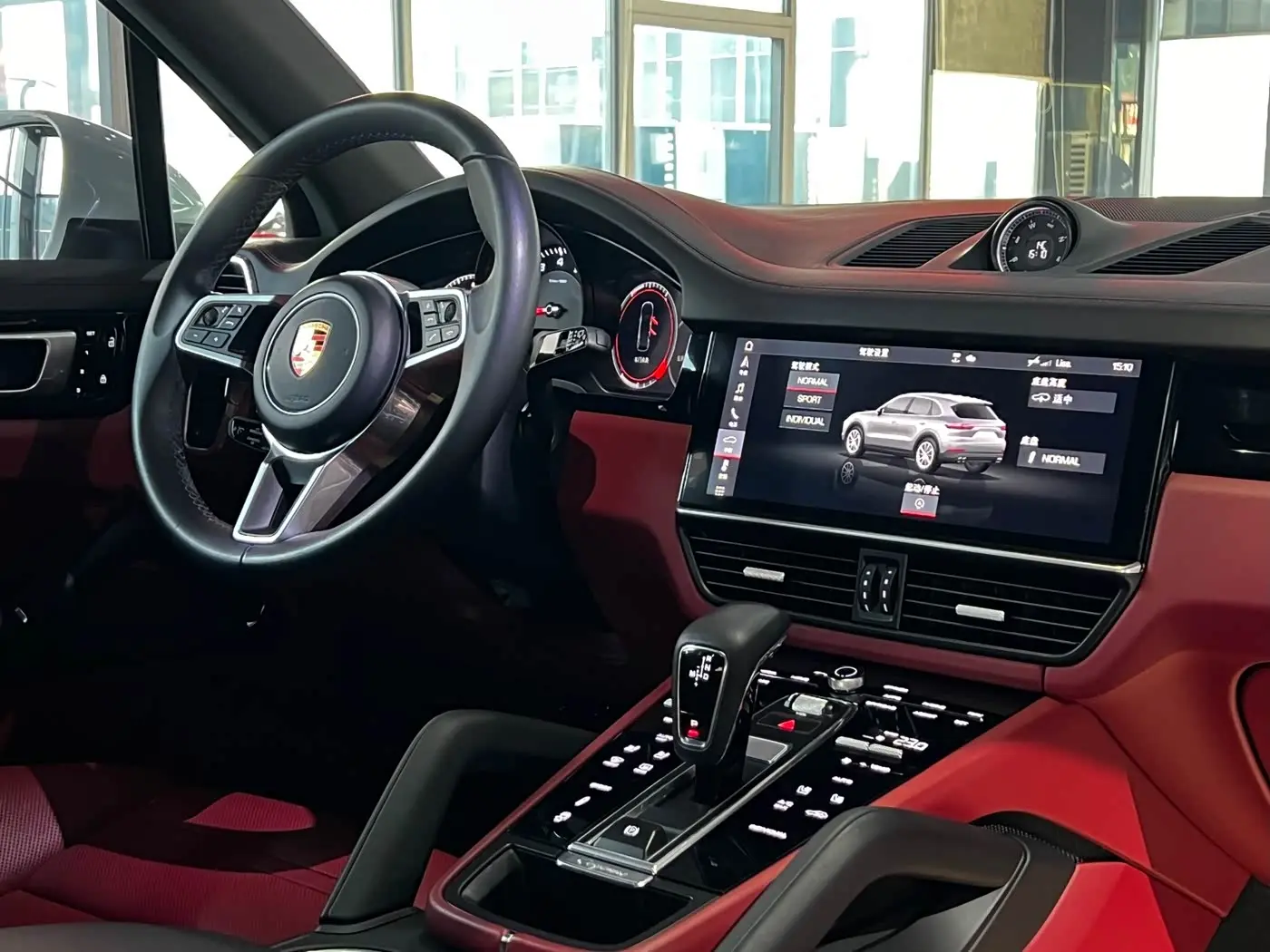 Porsche Cayenne 2020 — Фото 10/14