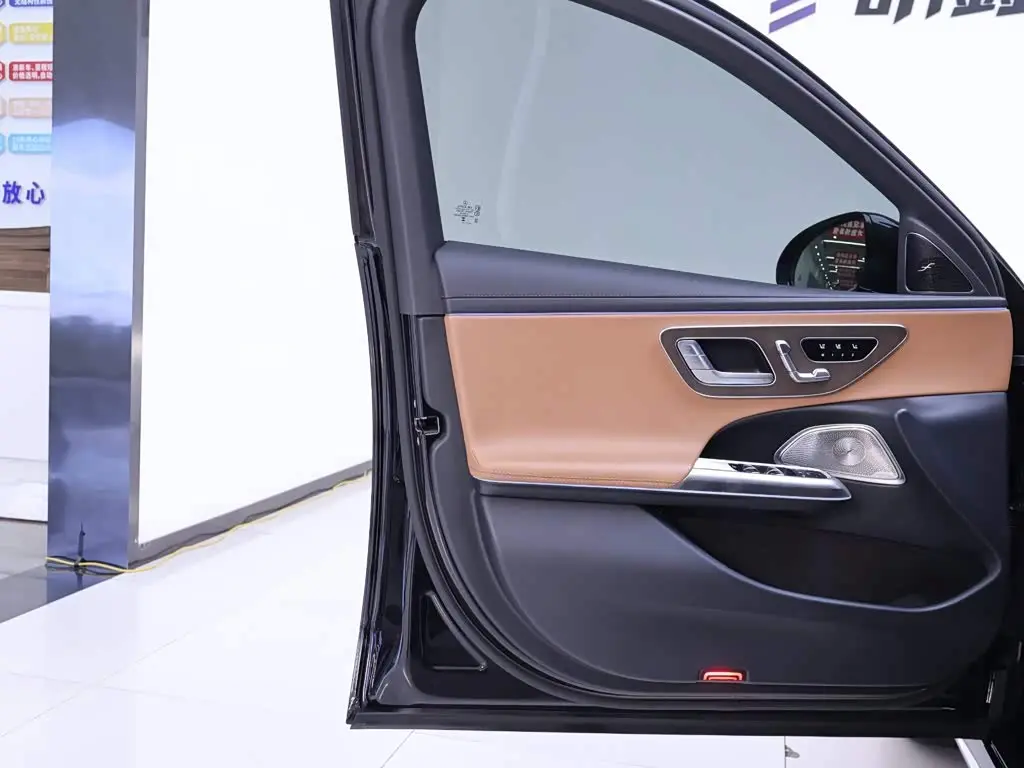 Mercedes-Benz E-Class 2025 — Фото 19/20