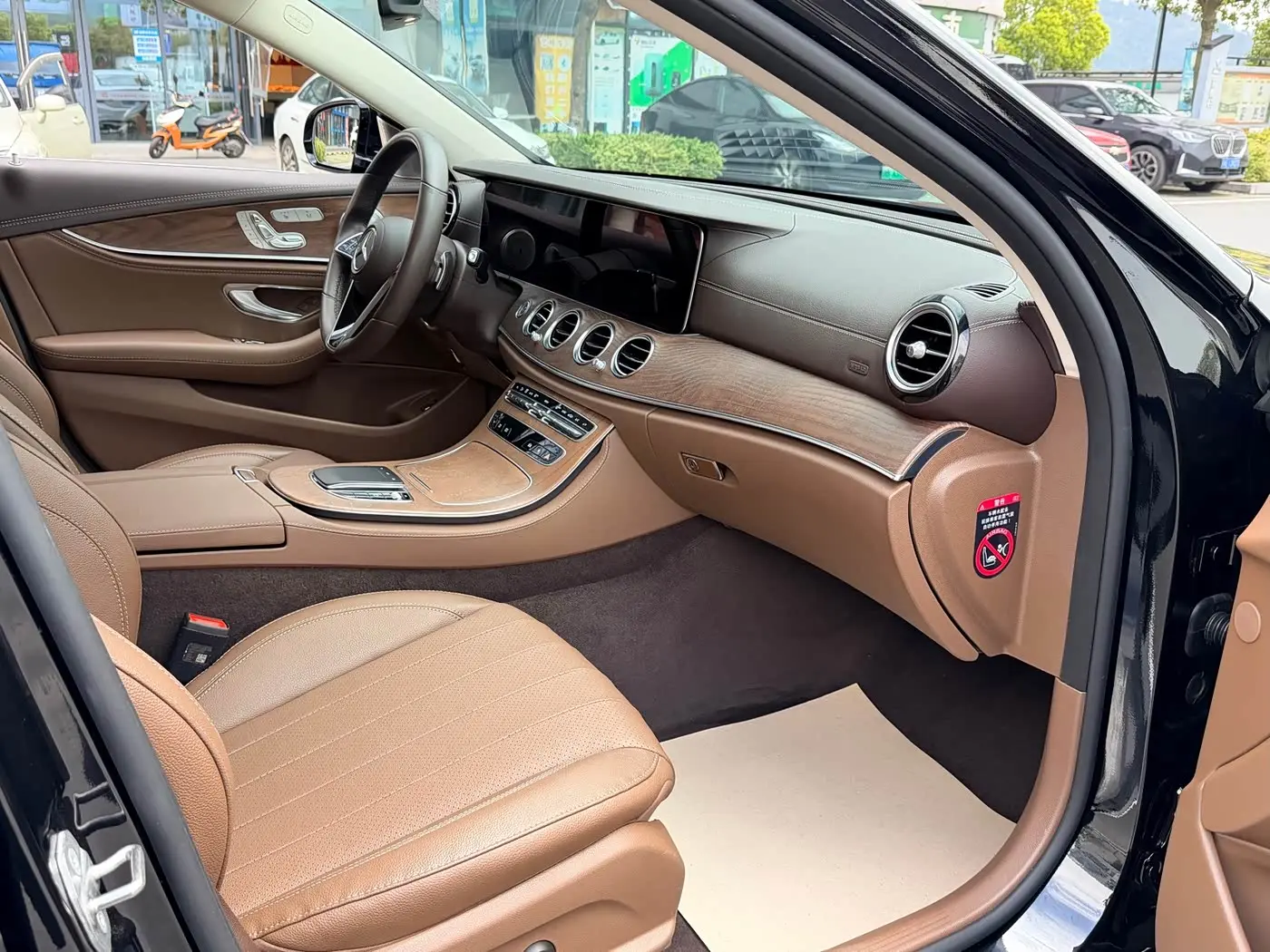 Mercedes-Benz E-Class 2023 — Фото 13/15