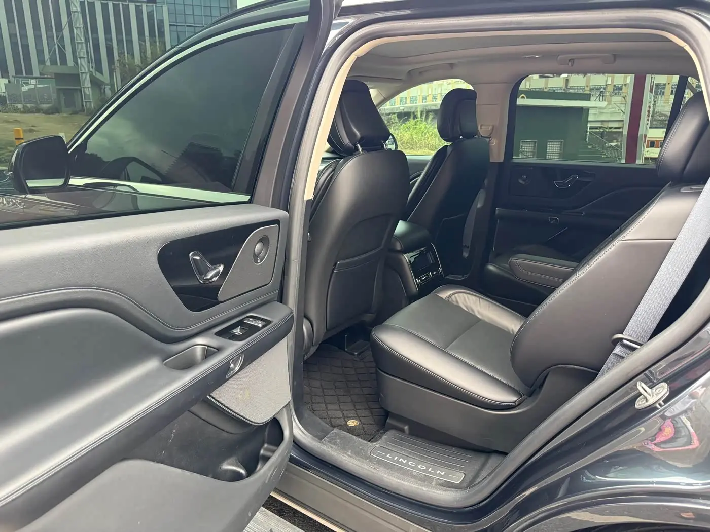 Lincoln Aviator 2023 — Photo 9/18