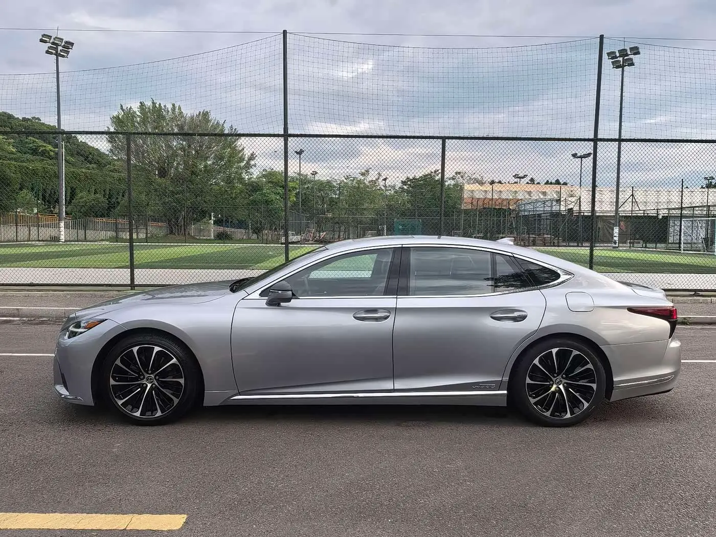 Lexus LS 2021 — Photo 3/17