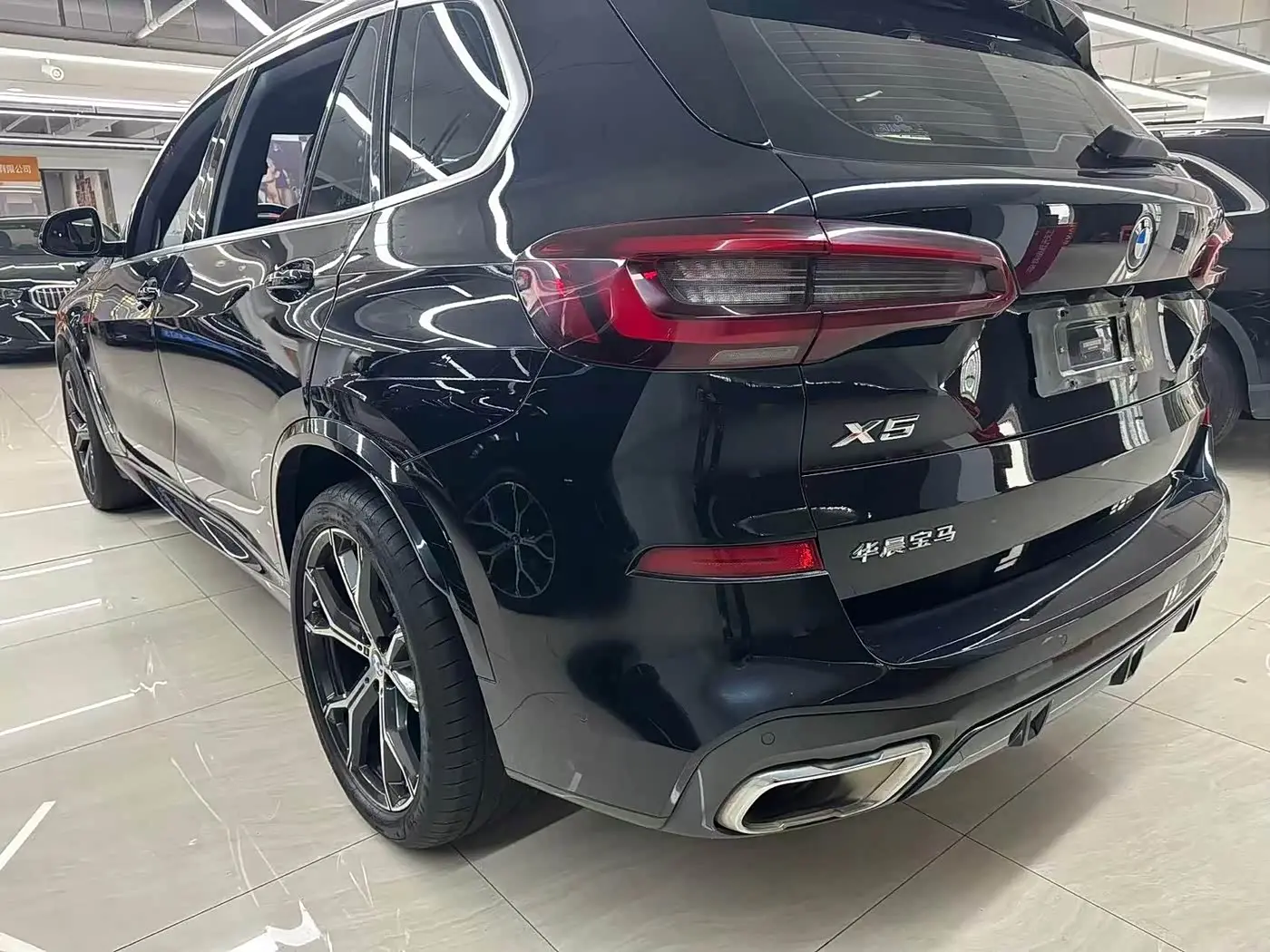 BMW X5 2022 — Фото 8/10