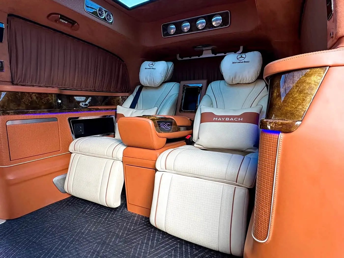 Mercedes-Benz V-Class 2024 — Photo 12/20