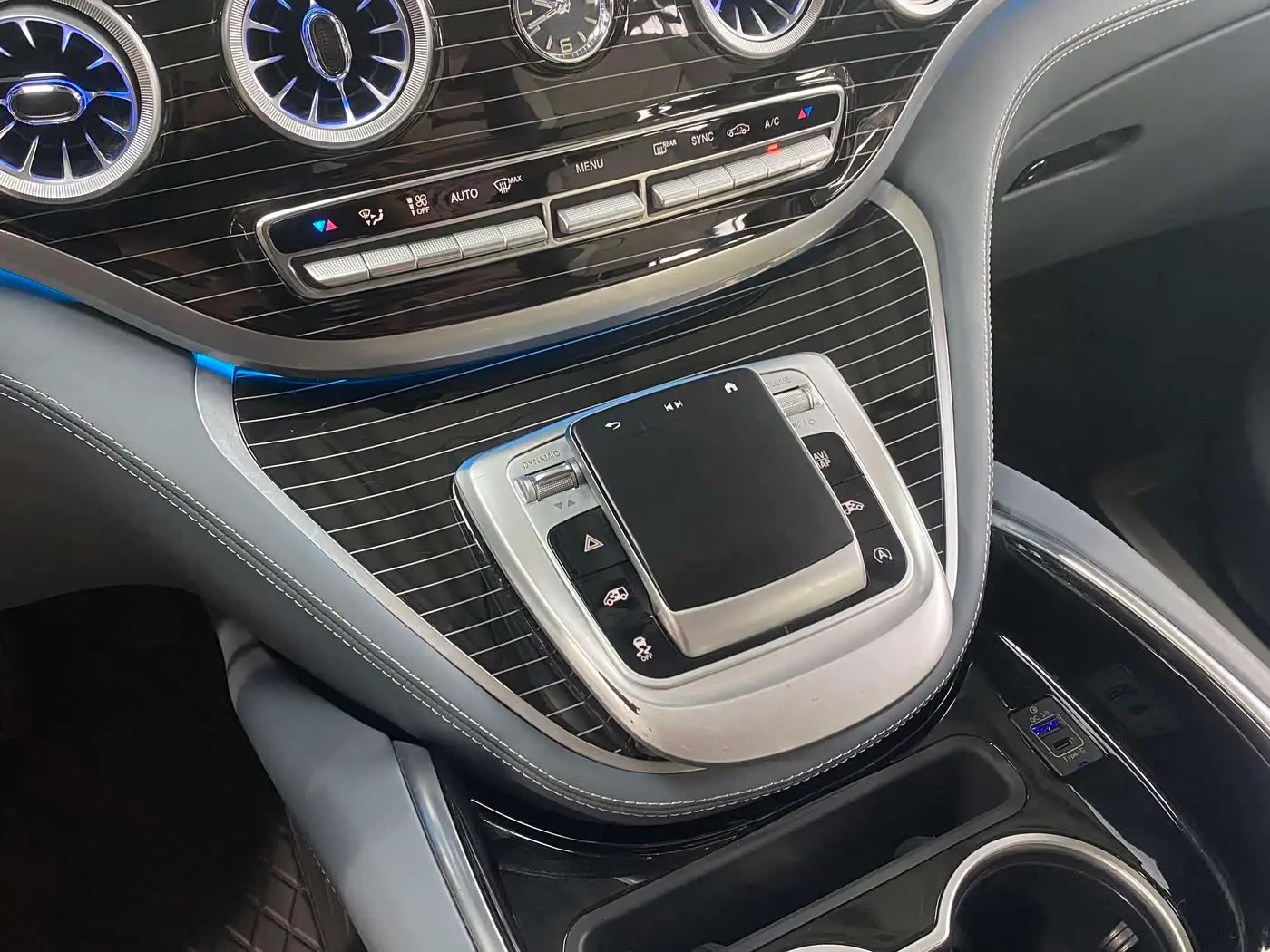 Mercedes-Benz Vito 2024 — Photo 6/19