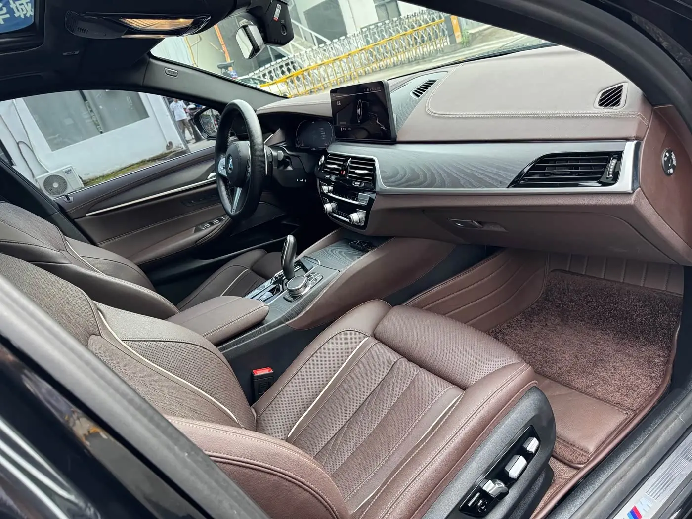 BMW 5 Series 2022 — Photo 12/19