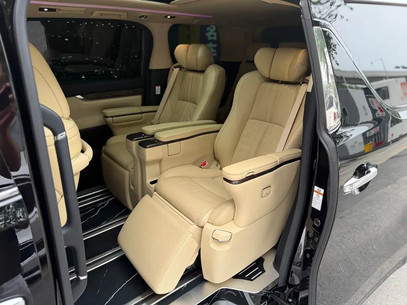 Toyota Vellfire 2019 — Photo 7/11