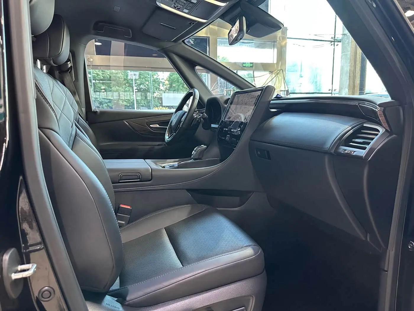 Toyota Vellfire 2024 — Photo 15/20