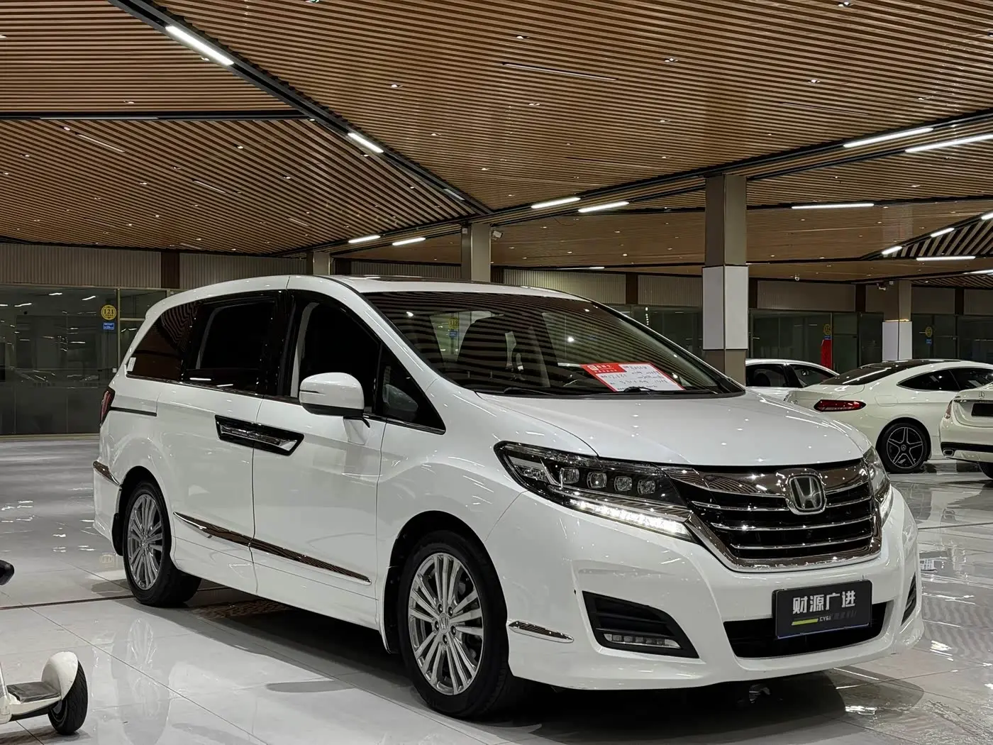 Honda Elysion 2018 — Photo 3/16