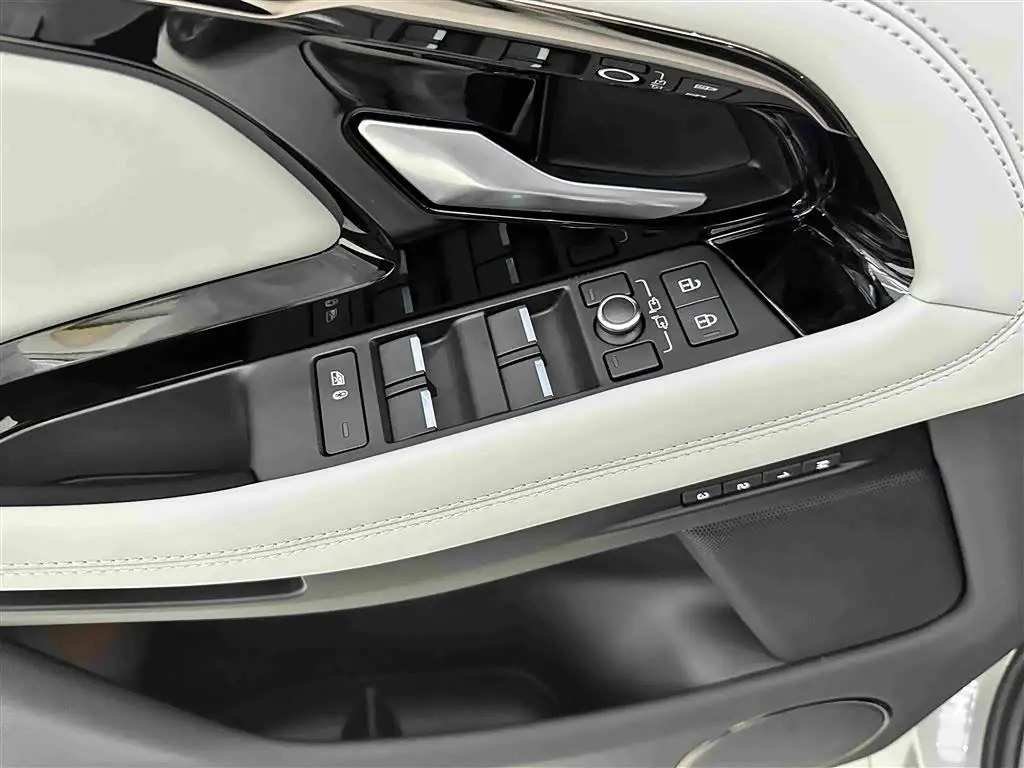 Land Rover Range Rover Evoque 2026 — Фото 16/20