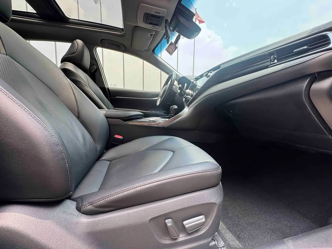 Toyota Camry 2019 — Photo 5/15