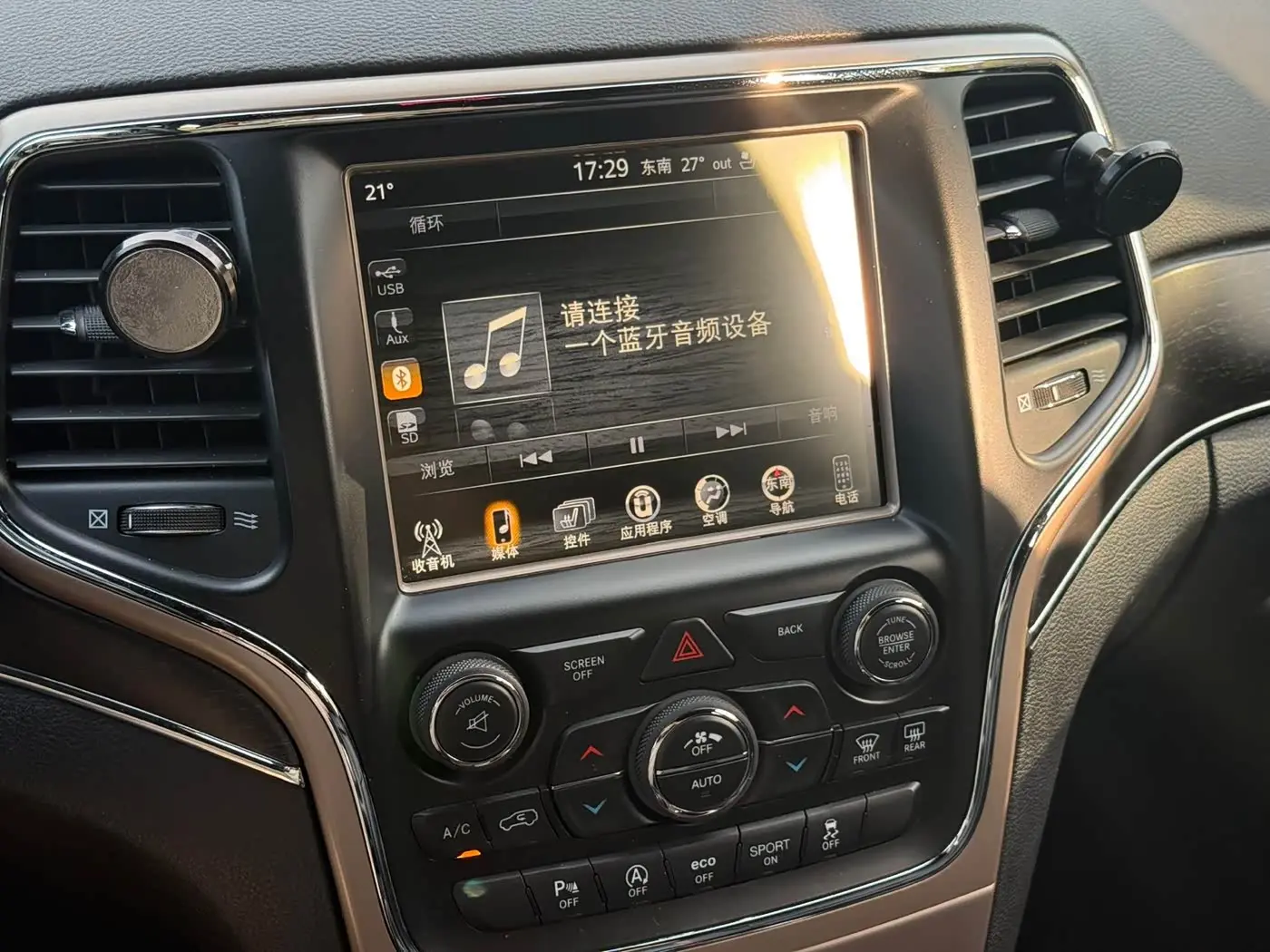 Jeep Grand Cherokee 2017 — Photo 12/15