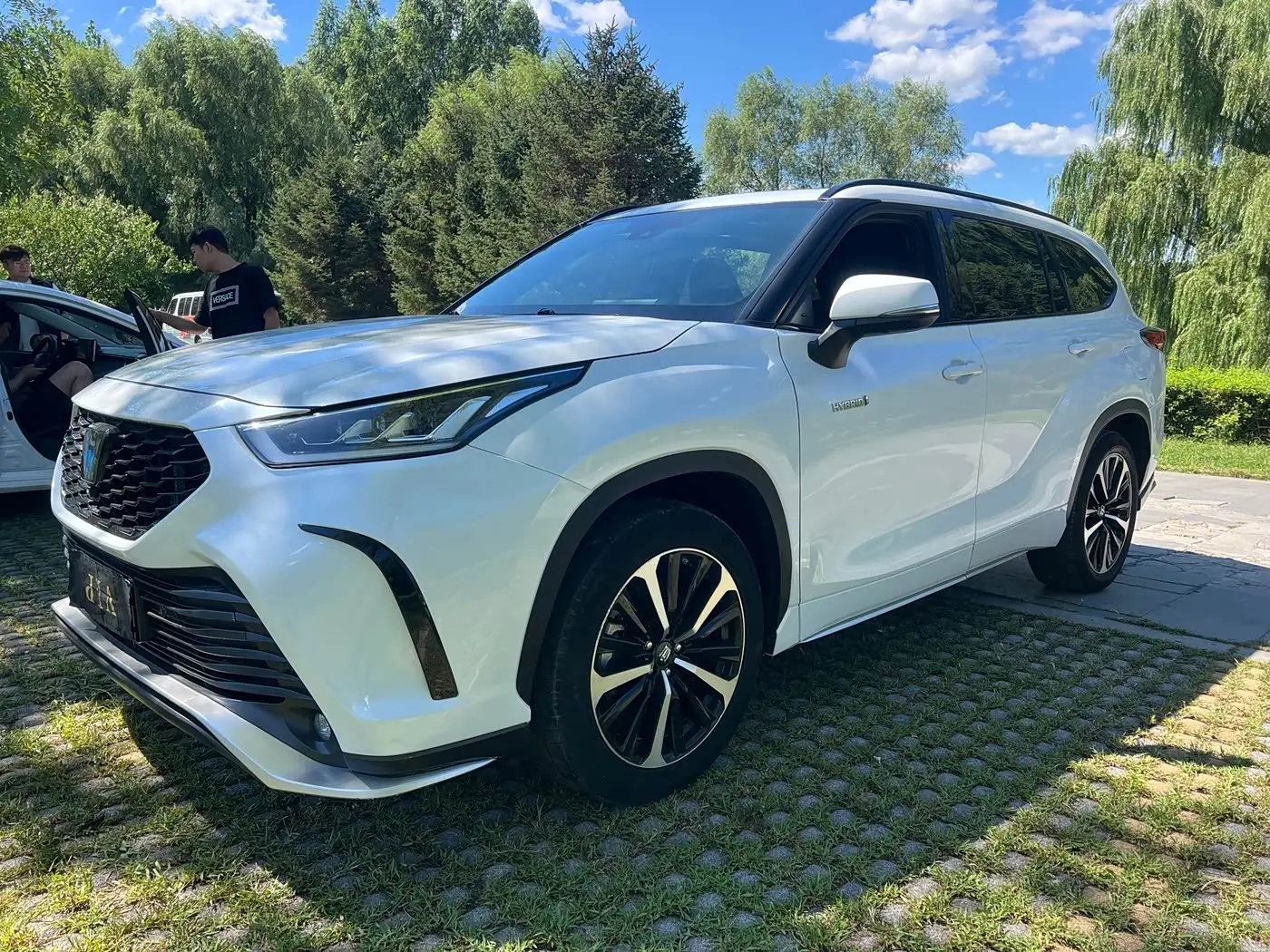 Toyota Crown Kluger 2022 — Photo 1/9