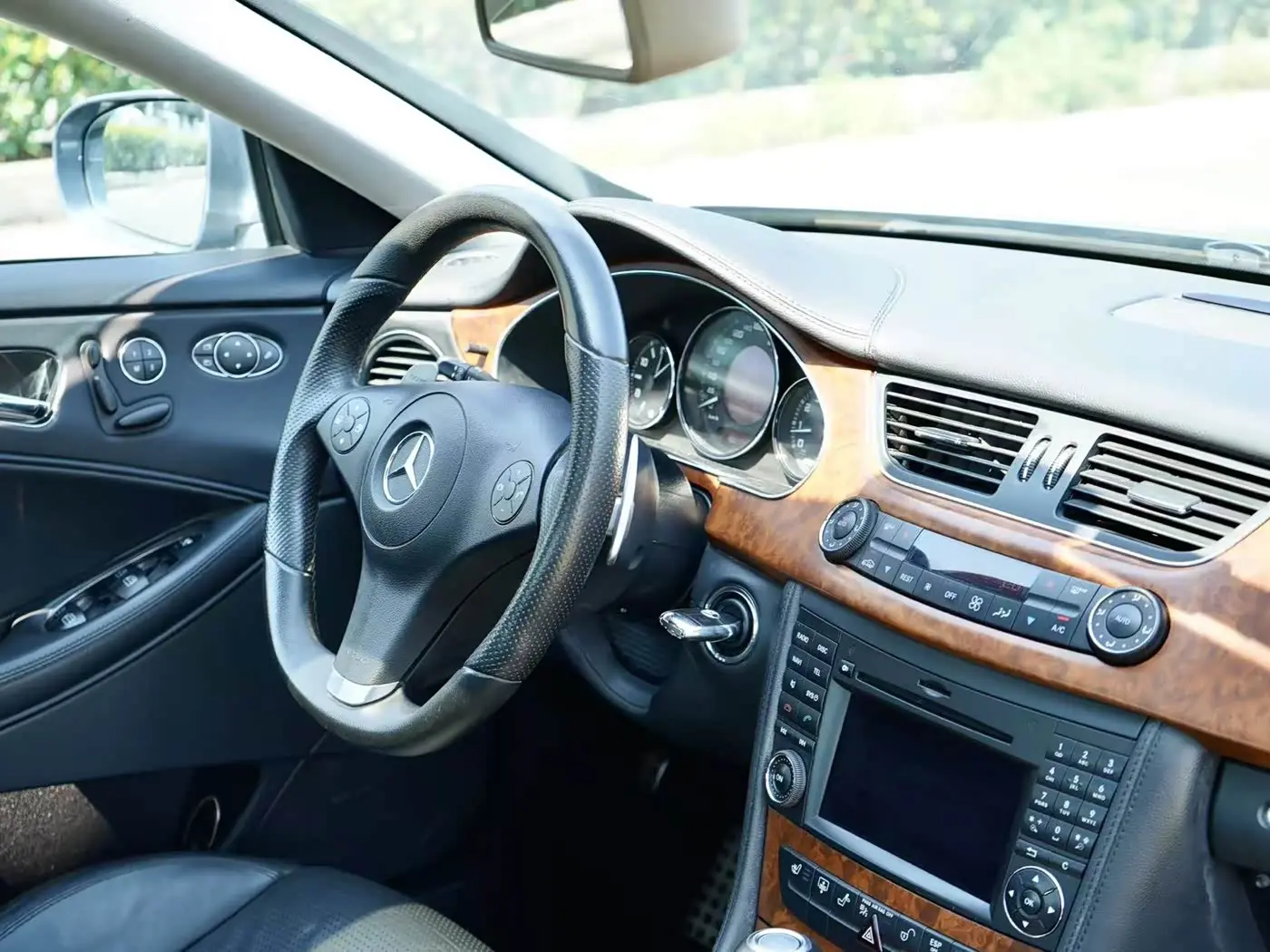 Mercedes-Benz CLS AMG 2009 — Photo 9/16