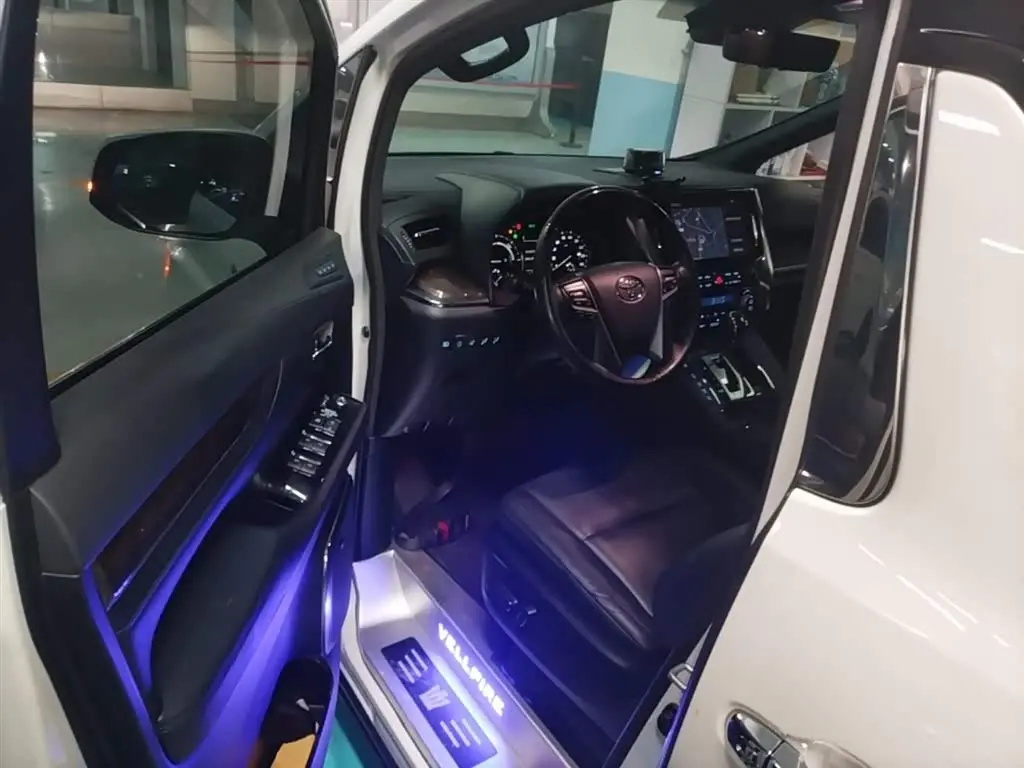 Toyota Vellfire 2022 — Photo 16/20