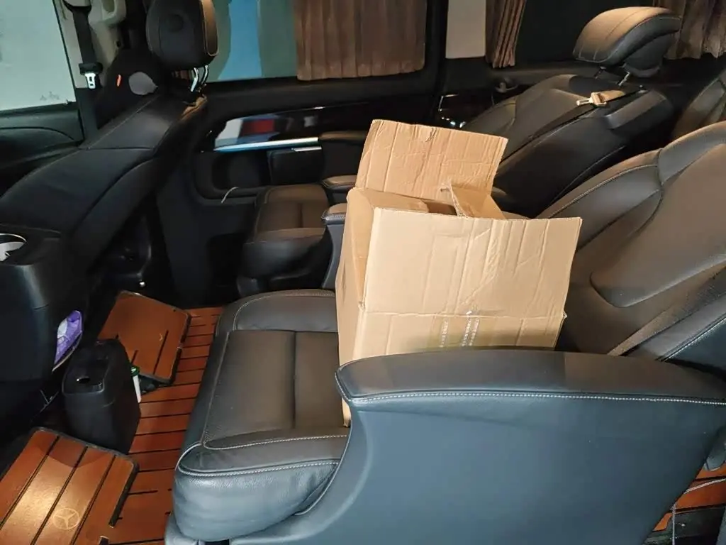 Mercedes-Benz V-Class 2018 — Фото 13/20