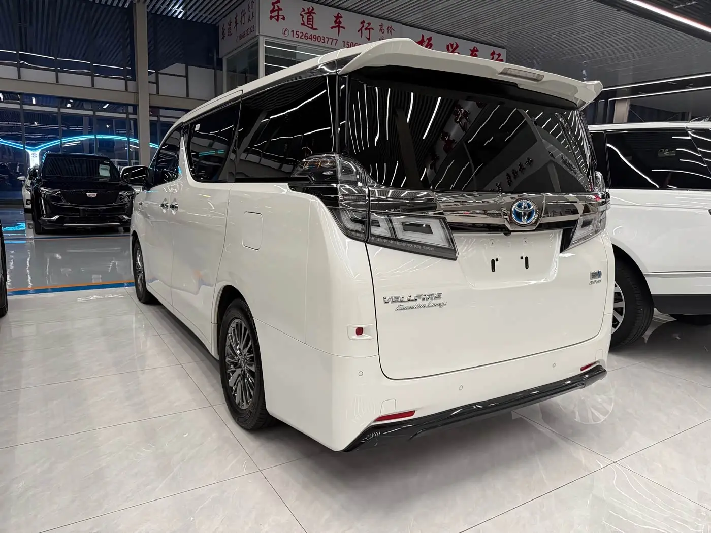 Toyota Vellfire 2021 — Фото 8/10