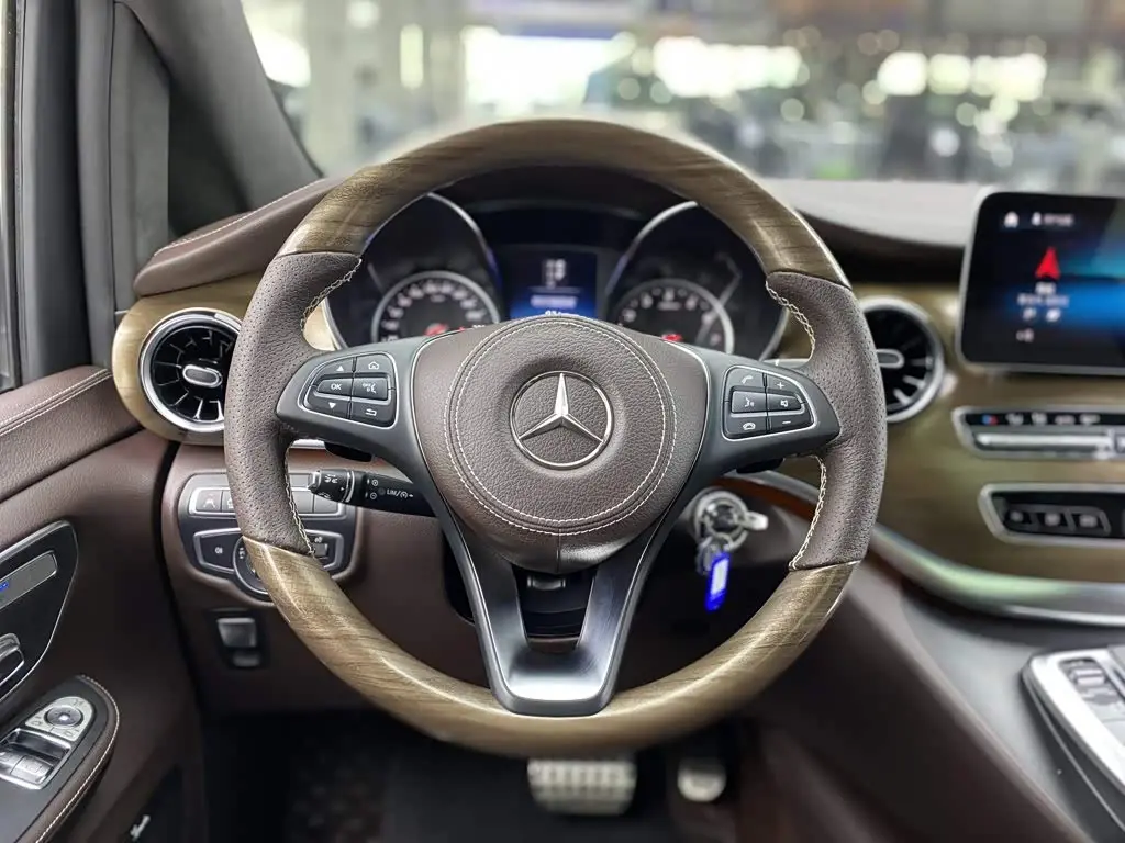 Mercedes-Benz V-Class 2022 — Фото 16/20