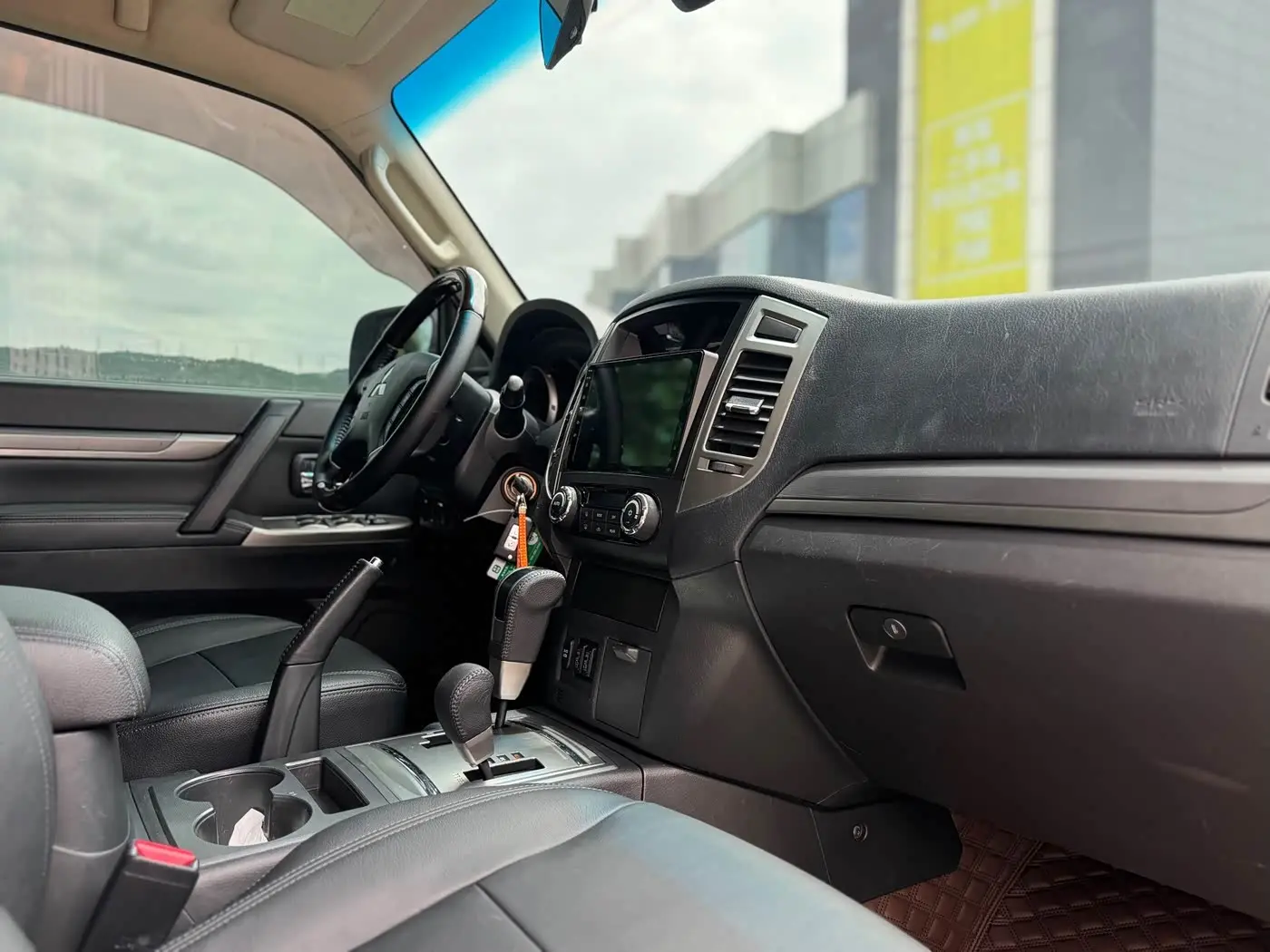Mitsubishi Pajero 2015 — Şəkil 20/20