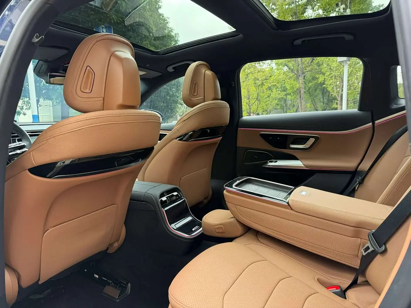 Mercedes-Benz E-Class 2024 — Şəkil 6/9