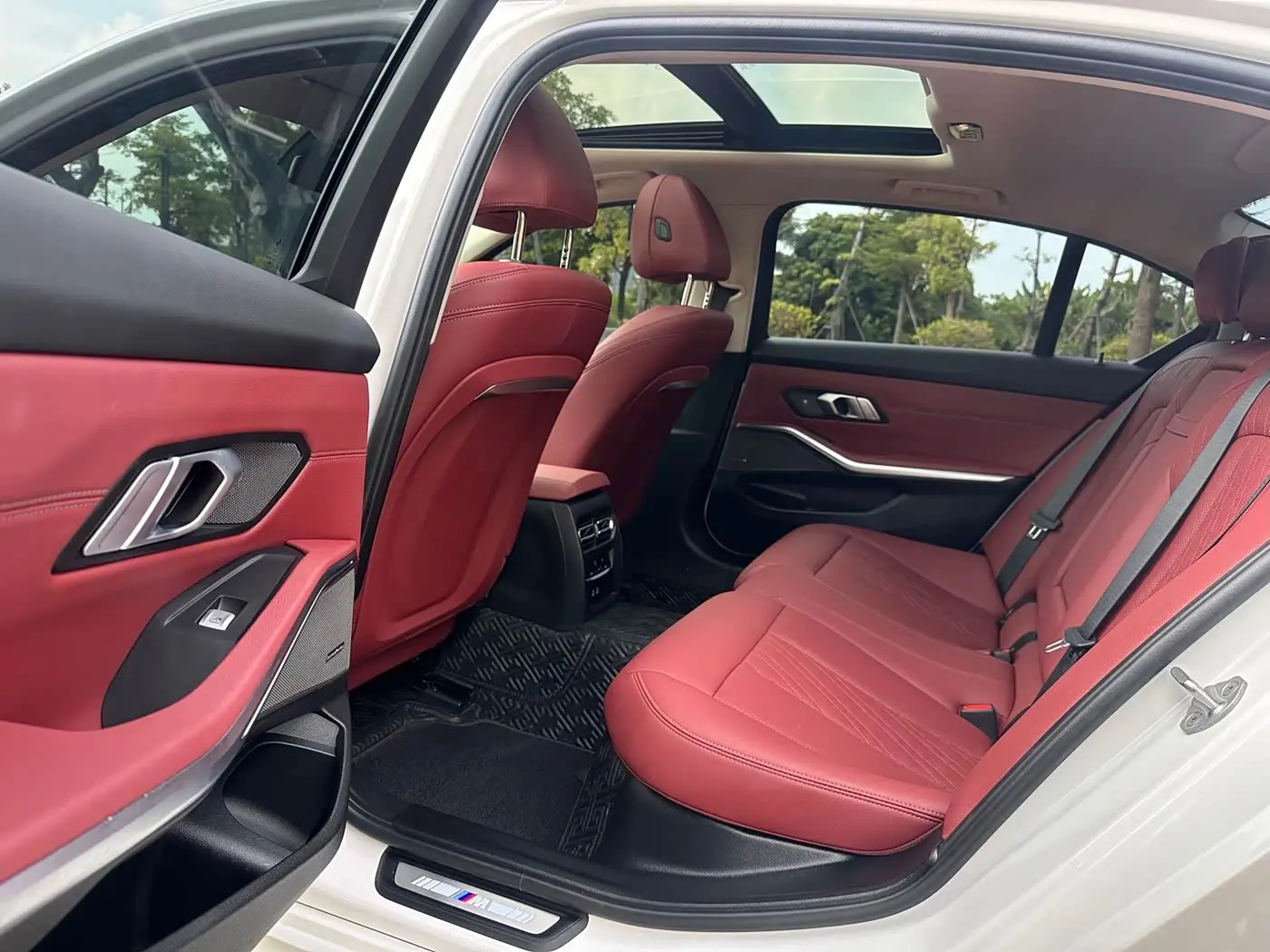 BMW 3 Series 2024 — Photo 8/20