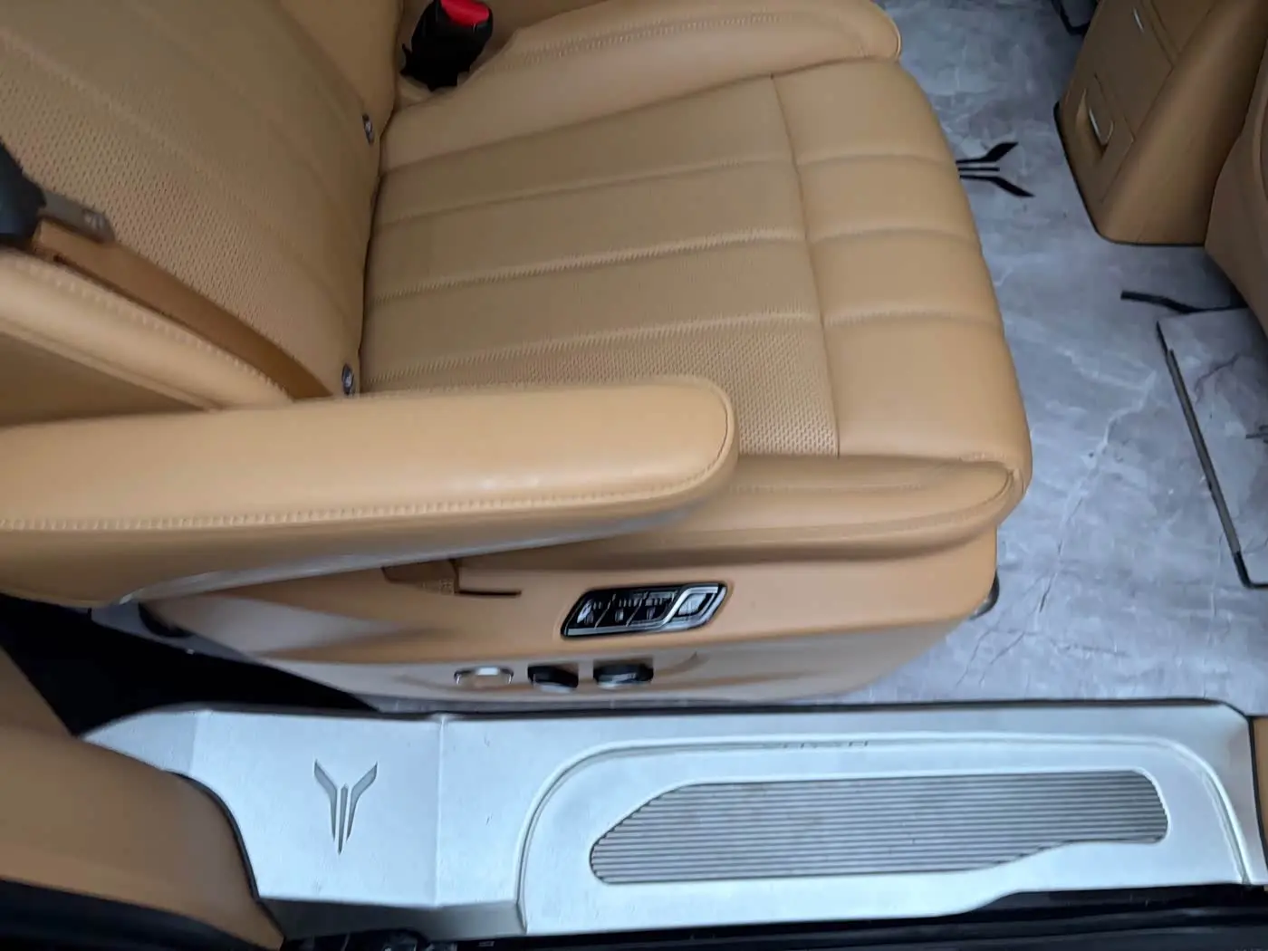 Voyah Auto Voyah Dreamer 2023 — Photo 16/20