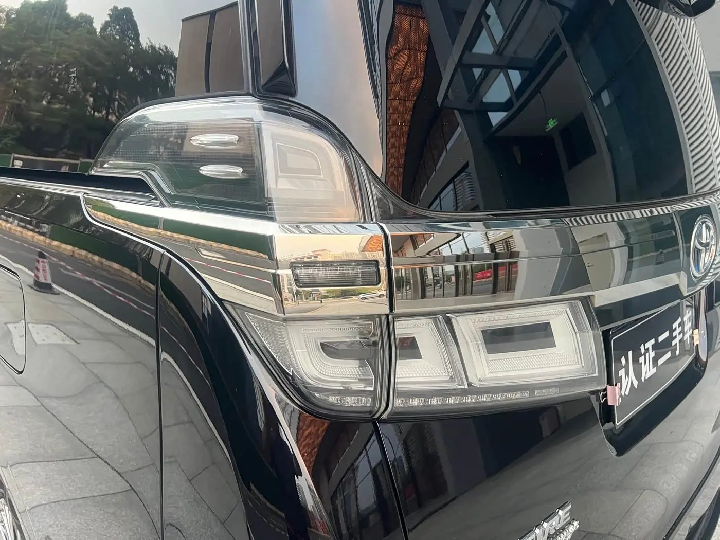 Toyota Vellfire 2020 — Photo 8/18