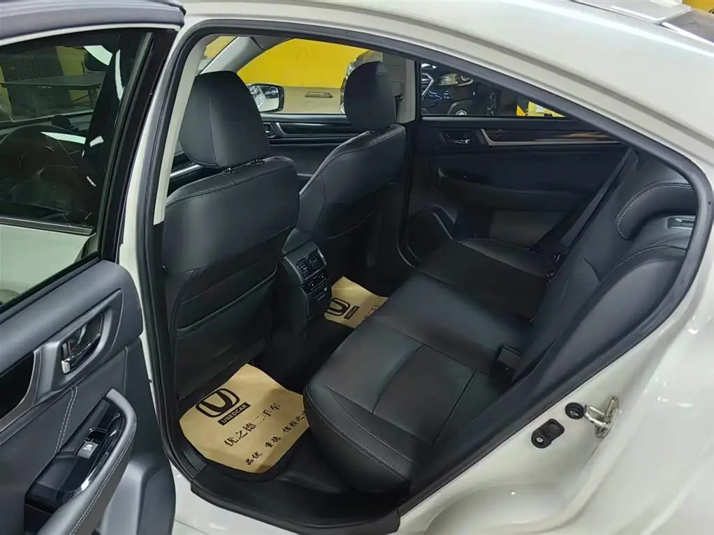 Subaru Legacy 2017 — Photo 11/20