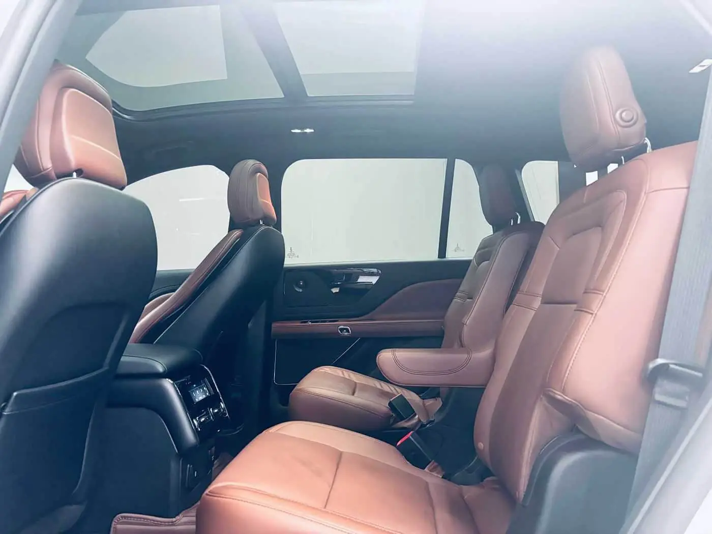 Lincoln Aviator 2022 — Photo 16/18
