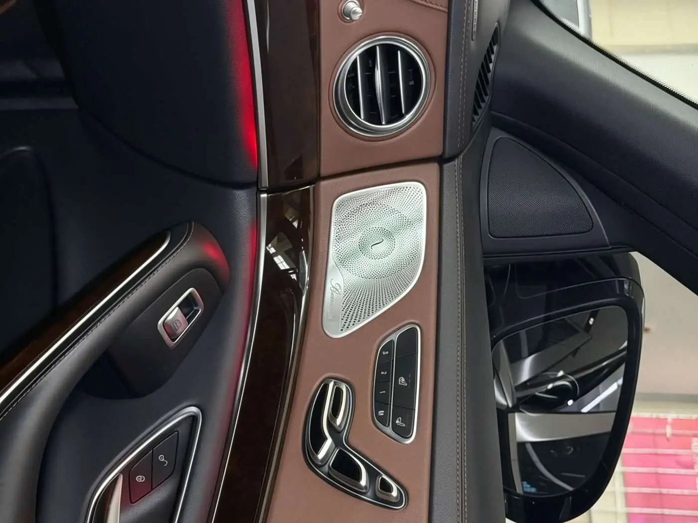 Mercedes-Benz Maybach S-Class 2017 — Photo 8/20