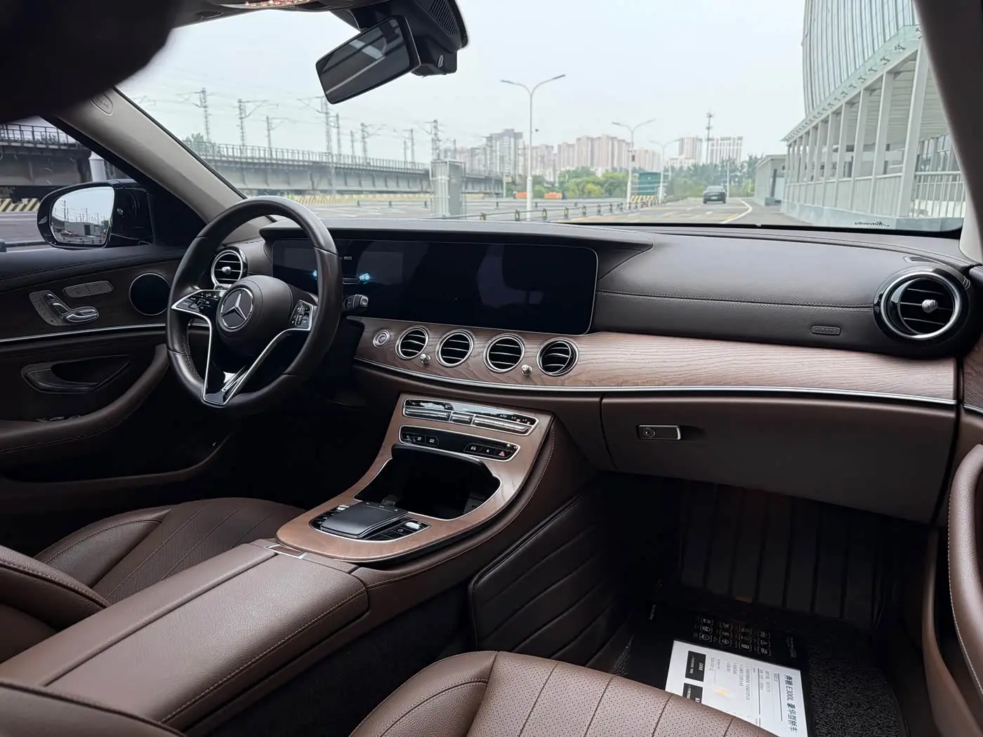 Mercedes-Benz E-Class 2022 — Photo 7/11