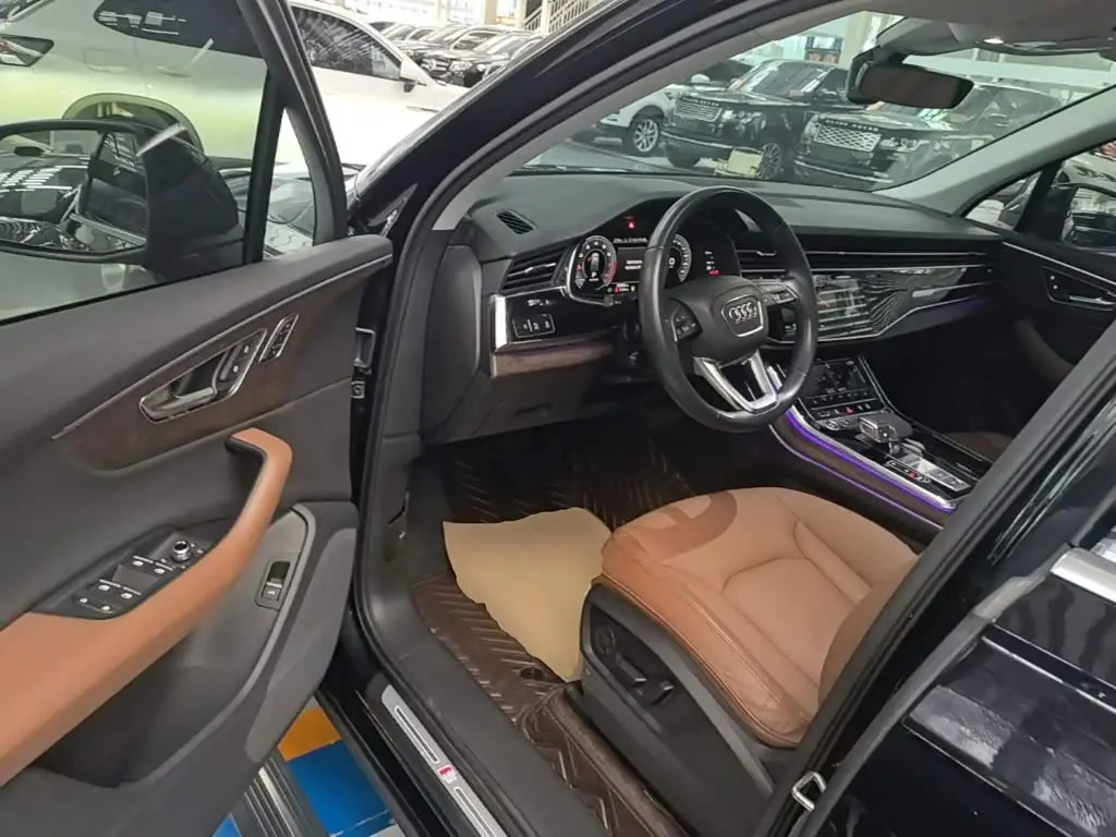 Audi Q7 2021 — Şəkil 16/20