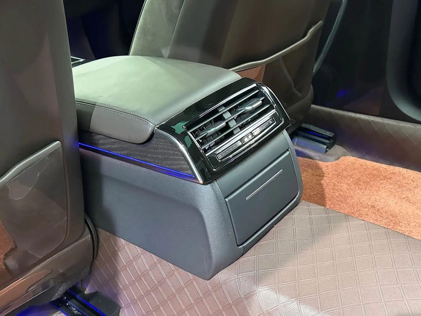 Audi A8 2022 — Photo 20/20