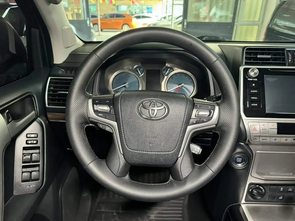 Toyota Prado 2020 — Photo 15/20