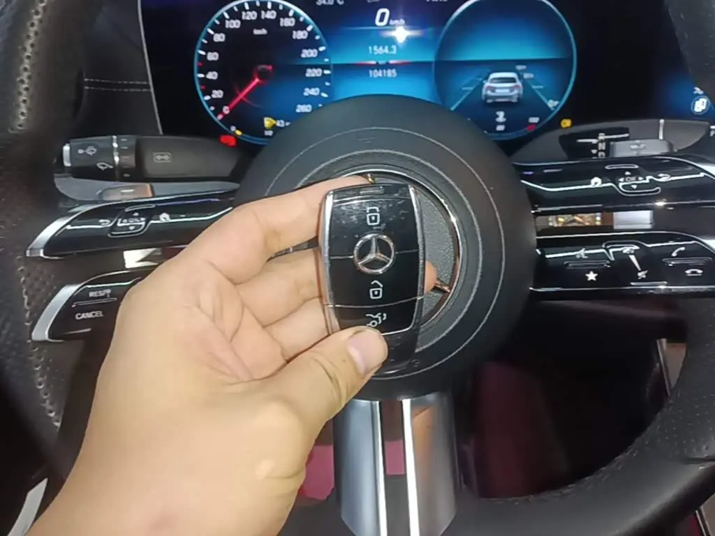 Mercedes-Benz E-Class 2021 — Photo 17/20