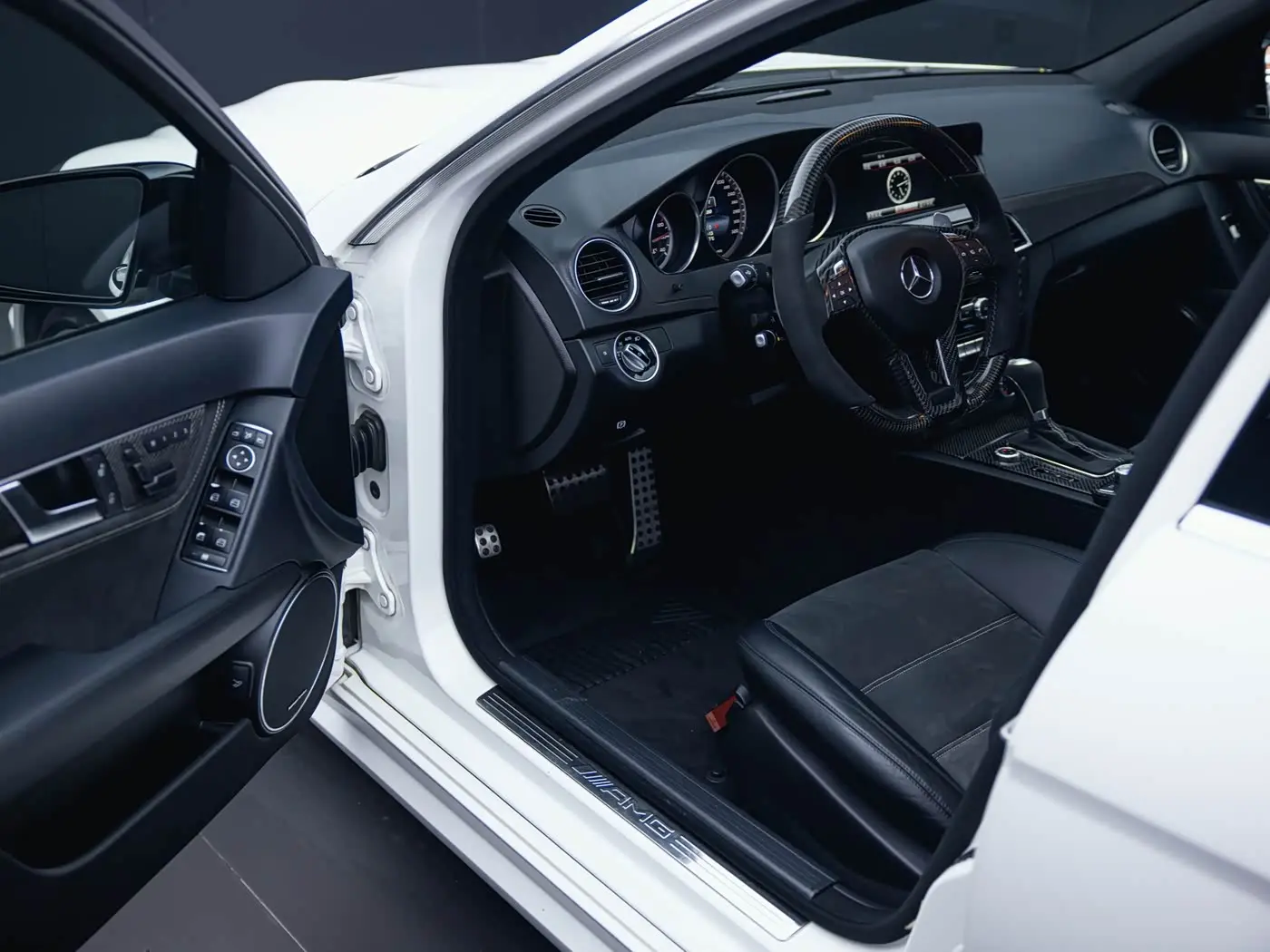 Mercedes-Benz C-Class AMG 2014 — ფოტო 8/20