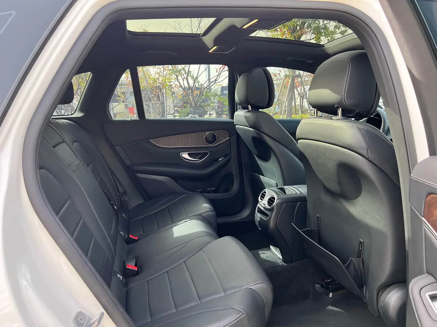 Mercedes-Benz GLC 2019 — Photo 9/17