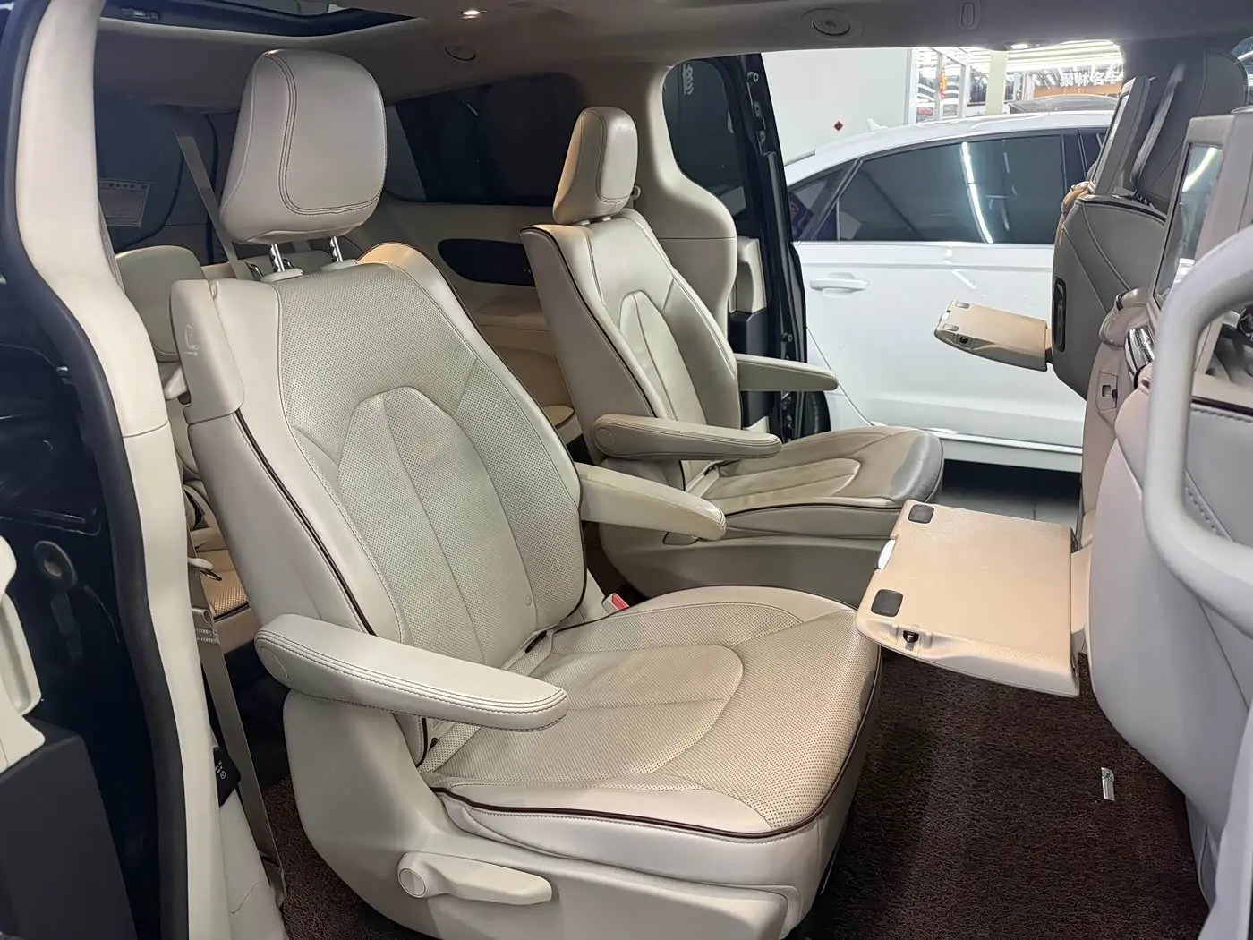 Chrysler Grand Voyager 2018 — Şəkil 9/17