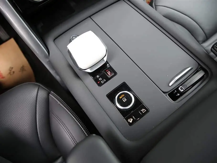 Land Rover Discovery 2026 — Photo 15/19