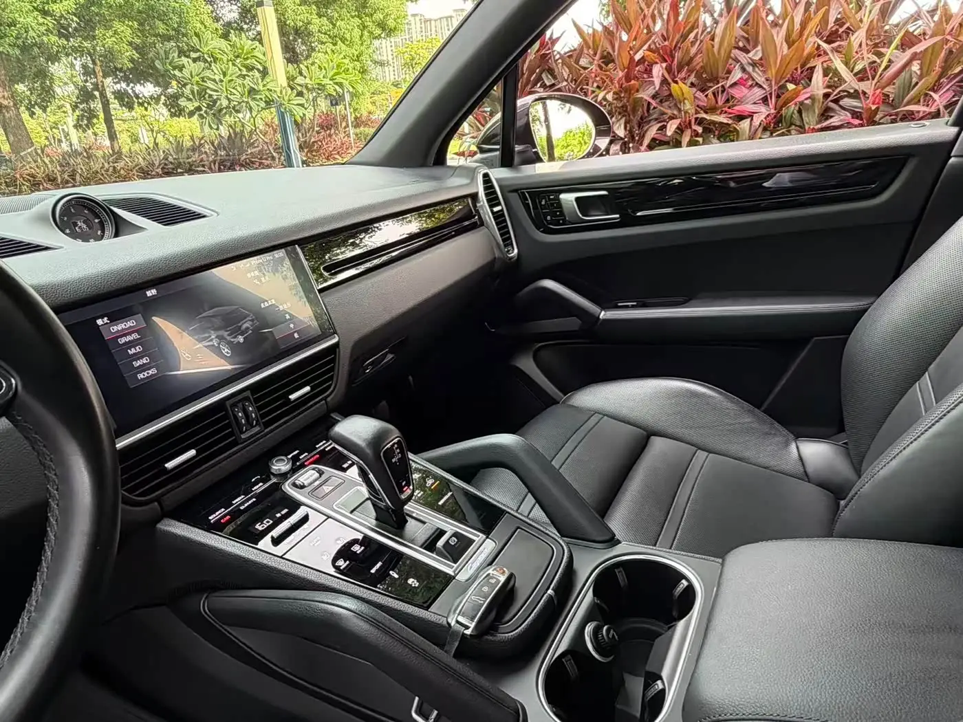 Porsche Cayenne 2020 — Photo 15/20