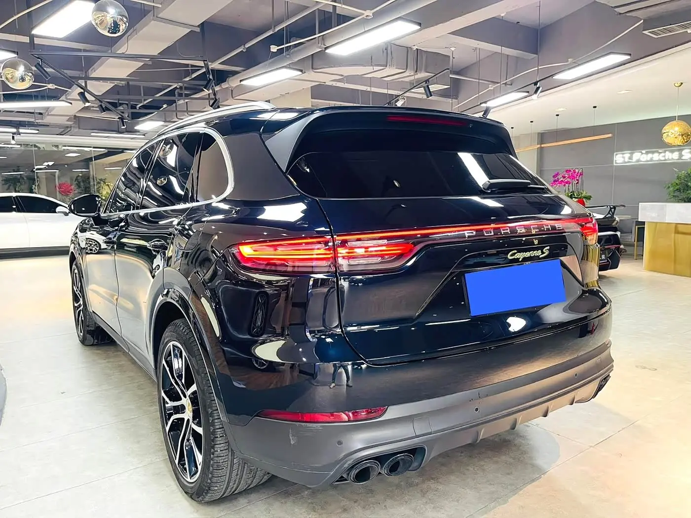 Porsche Cayenne New Energy 2023 — Photo 5/9