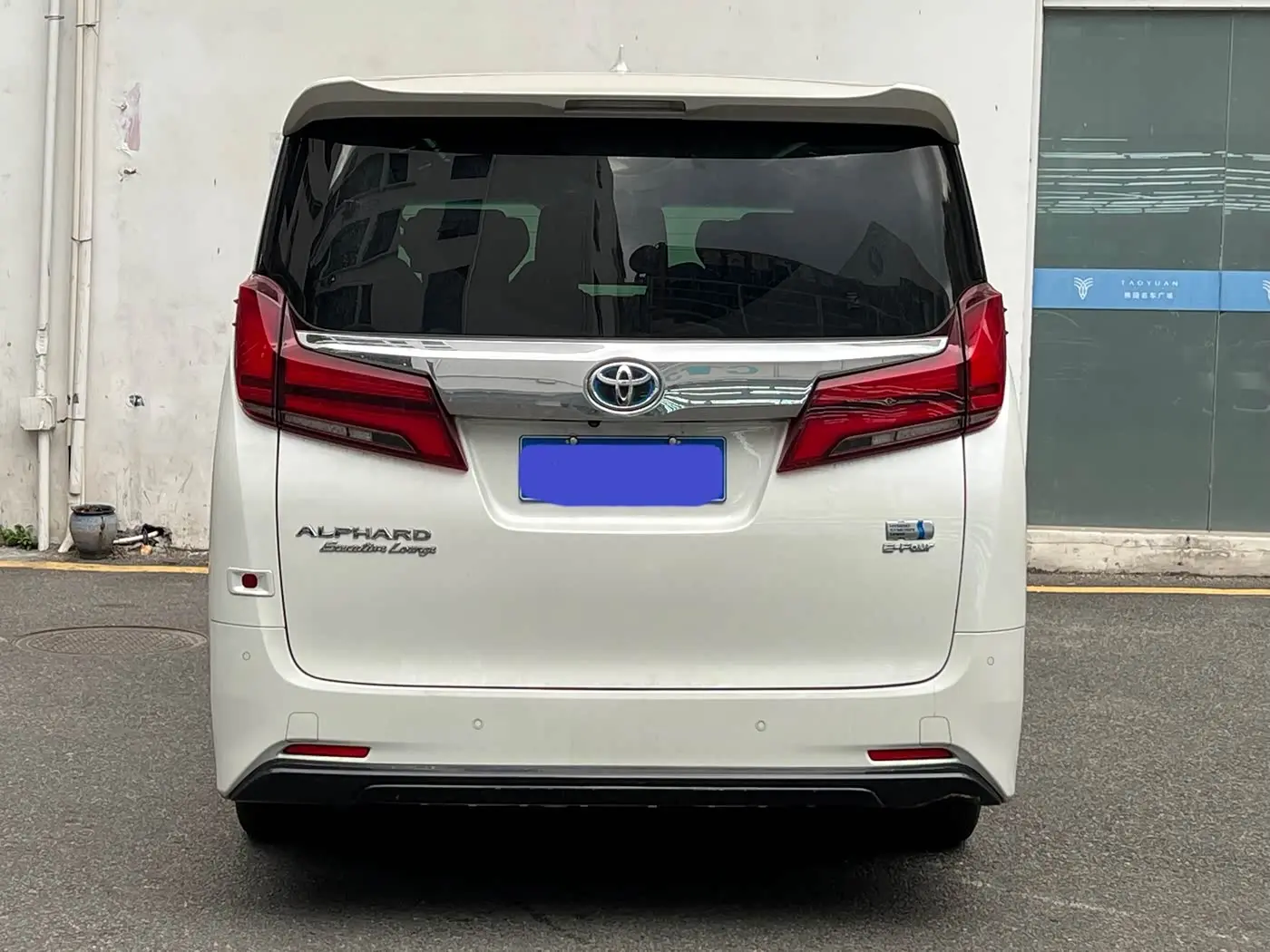 Toyota Alphard 2023 — Фото 8/18