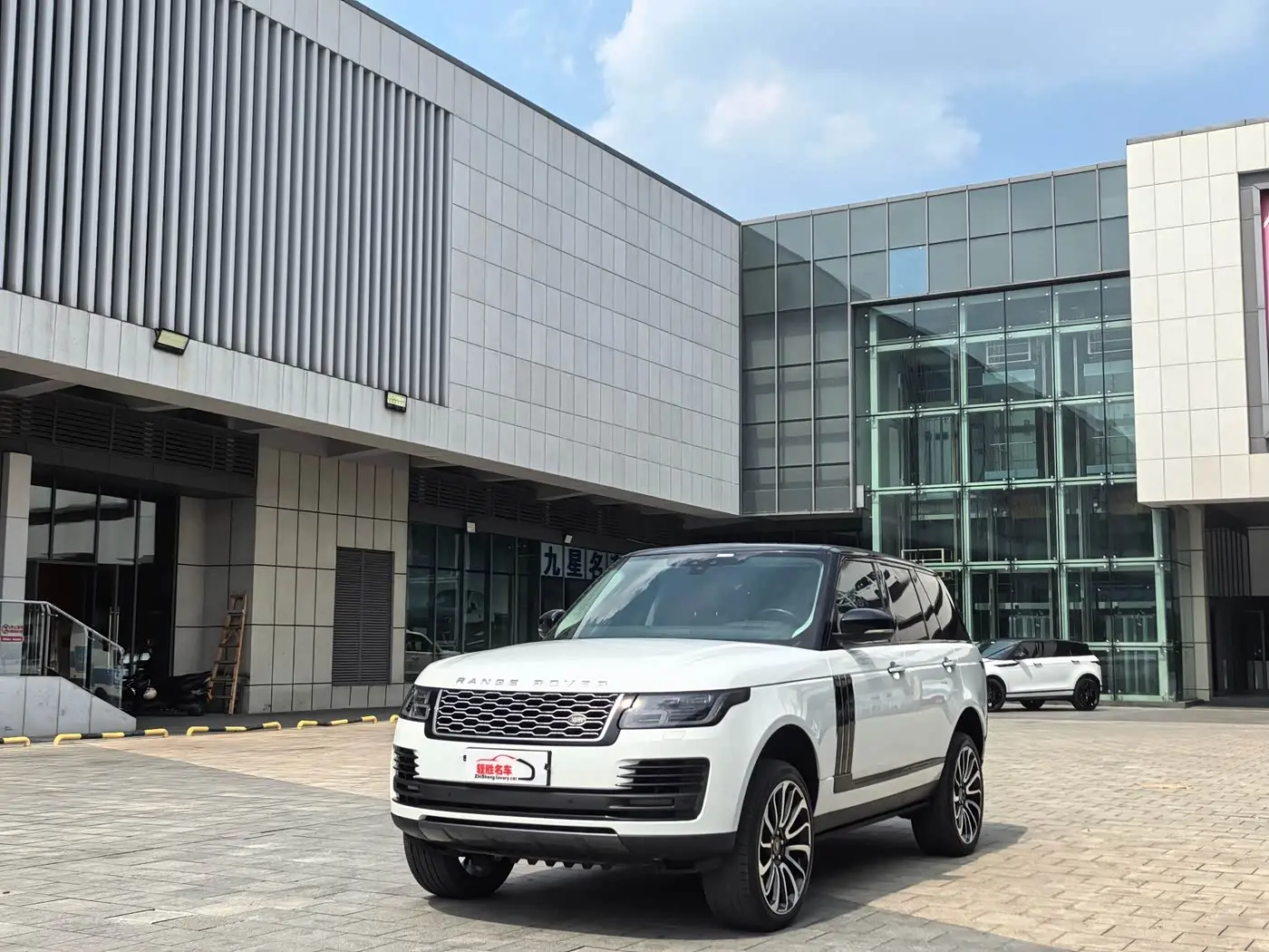 Land Rover Range Rover 2019 — Photo 1/18