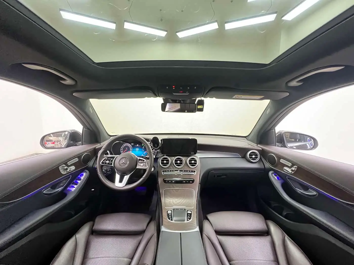 Mercedes-Benz GLC 2020 — Photo 11/20