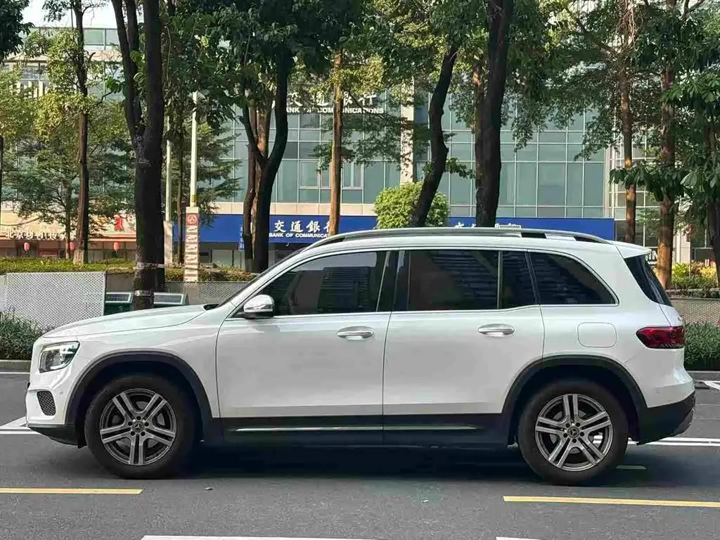 Mercedes-Benz GLB 2020 — Фото 2/10