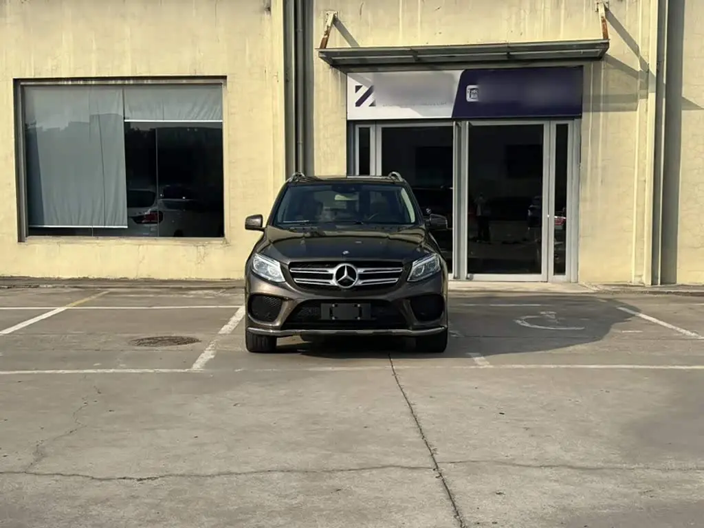 Mercedes-Benz GLE 2017 — Photo 7/19